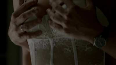 Rafaela Mandelli with a married guy in S01E02 from HBO Brazil series O Neg&oacute;cio (2013)