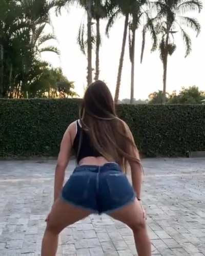 Tain&aacute; Costa