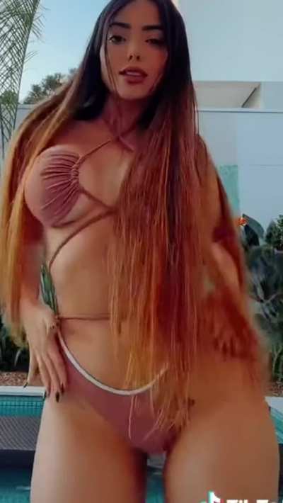 Nyvi Dan&ccedil;ando de Bikini ZoomSlowMotion (Edit por mim.)