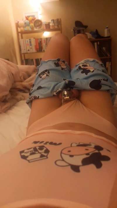 would u be have a sleepover with a chastity femboy? 👉👈