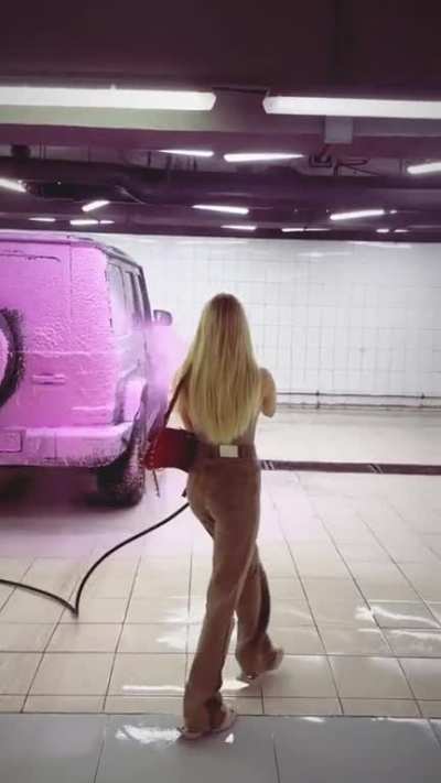 Alla Bruletova - 6 June 2023 car wash instagram story