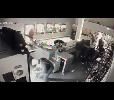 Oakland CA: Pharmacy ransacked on Saturday, dispensary on Sunday and clothing store on Monday