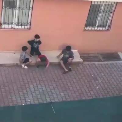 Onu bunu bilmem ben tayip&ccedil;iyim arkadaş