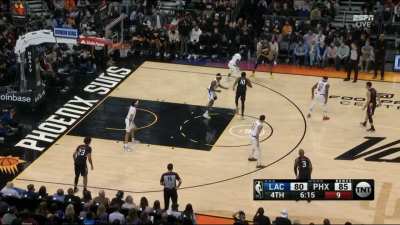 [Highlight] Clippers have all the momentum, cutting the Suns lead to 5 and forcing back-to-back turnovers before Bledsoe airballs the three killing the run