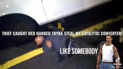 Thief missed huge comedyshow while &rdquo;sleeping&rdquo;. Hilarious man with the camera.