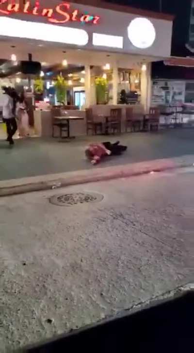 Don't bring a knife to a chair fight (NSFL)