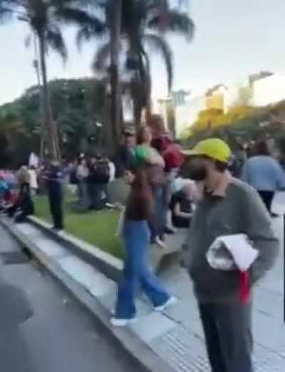 Imágenes exclusivas. Están raros los estudiantes de exactas.