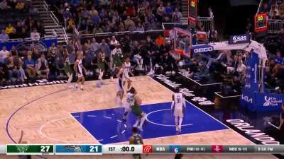 [Highlight] Jrue Holiday swishes a triple to beat the Q1 buzzer