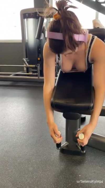 Looked what Popped Out to Say Hi in the Gym [F]