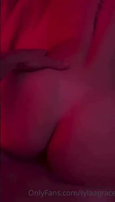 Tyl@ Doggy cumshot