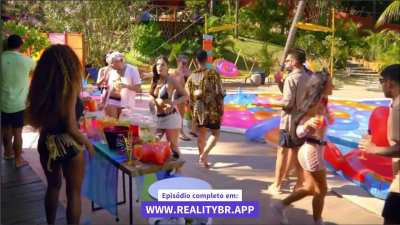 De F&eacute;rias com o Ex :: Pool Party