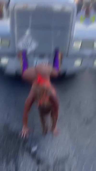 FeteishA bend right over (@michbo80)