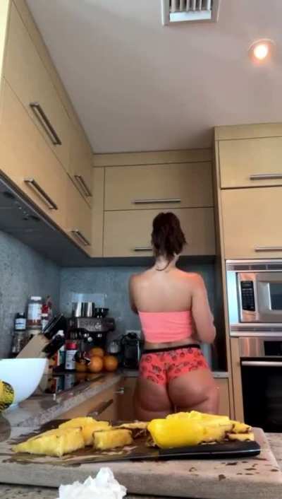 Her cheeks just eats em them shorts