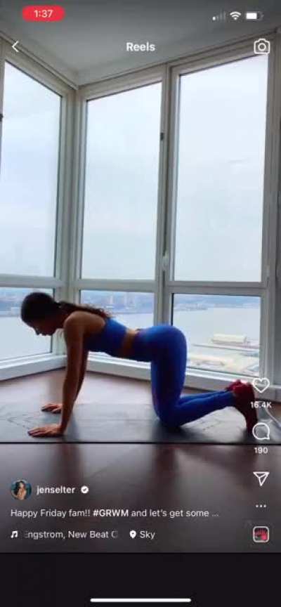 Love a good Jen Selter donkey kick