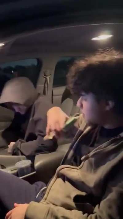 This just in..white boy put da vapey on the glocky…