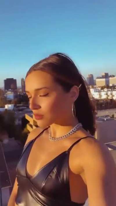 Yo she&rsquo;s way too beautiful like wtf