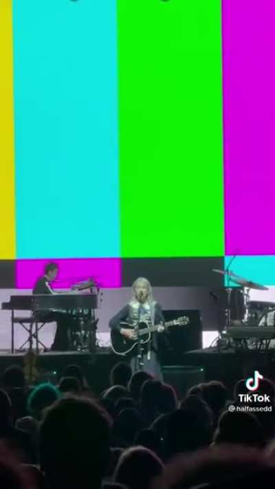Bo Burnham reacting to Phoebe Bridgers singing one of his songs