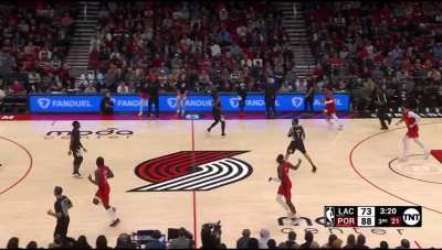 [Highlight] Simons enters Anferno mode as he drills back-to-back threes