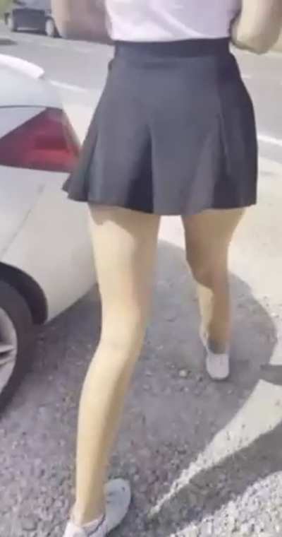 Fun fact: i mostly go outside with my ass being plugged