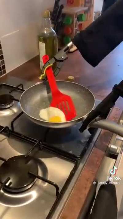 Boy sure wish I knew how to fry an egg"