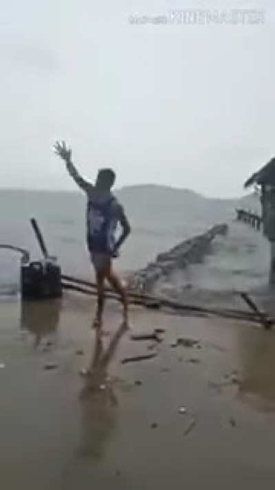 Peruano con Poderes MARITIMOS😮😱🤙