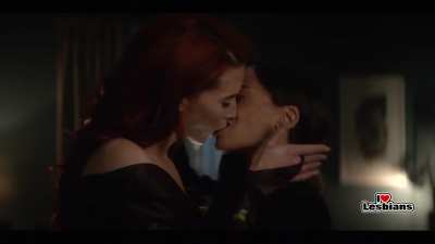 Bridget Regan &amp;amp; Victoria Cartagena (Batwoman - s03e08) *NO MUSIC*