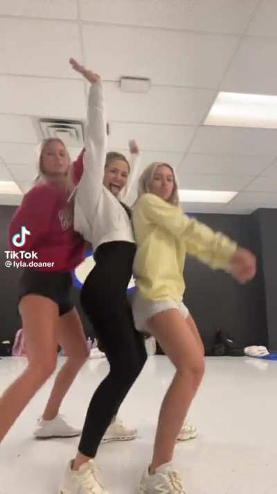 3 Blondes 