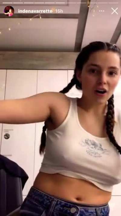 Inde Navarrette (Superman &amp;amp; Lois) no bra
