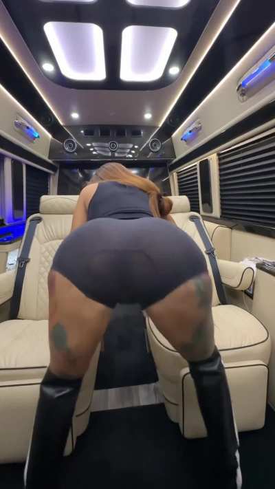 Cardi B (@iamcardib)