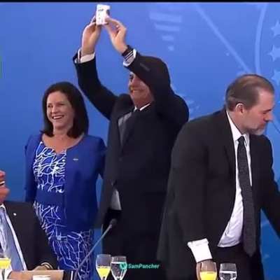 ALL HAIL LEITE MO&Ccedil;A