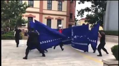 This is how Chinese police crack down on people's demonstrations