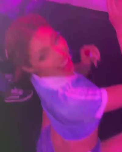 As&iacute; Yeri de espaldas d&aacute;ndote de sentones ufff