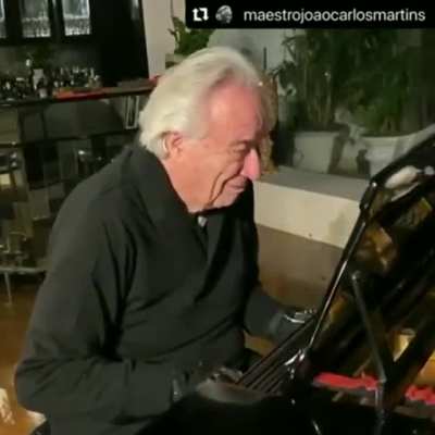 Brazilian pianist Jo&atilde;o Carlos Martins lost the ability to play due to several injuries to his hands. Now, thanks to bionic gloves, he's able to play again for the first time in years