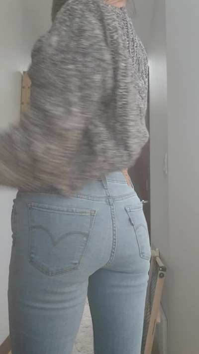 Mommy tummy [GIF]