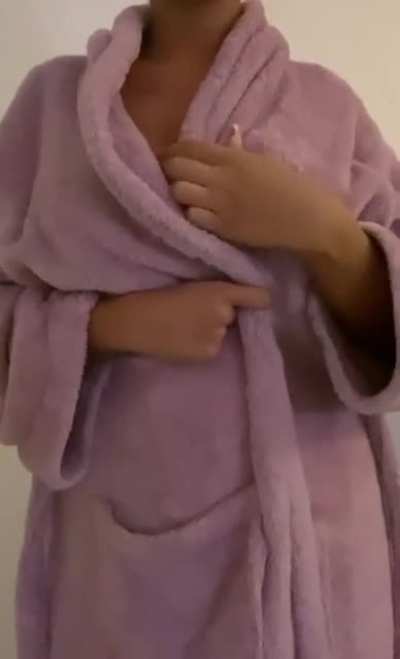 anyone wanna be with me in the spa? (OC)