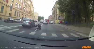 Idiot doesn&rsquo;t stop at crosswalk