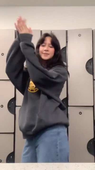 God damn she knows how to work it