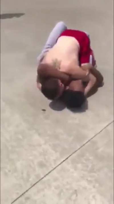 Mma trainee ends fight with rear naked choke