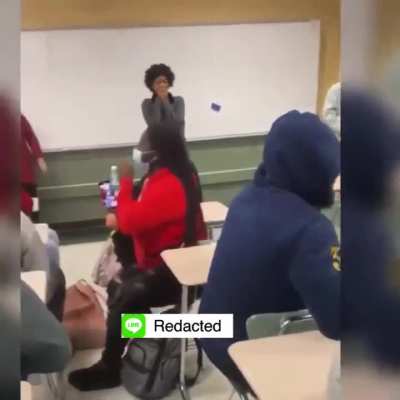 Teacher calls the police and gets a student arrested because she didn&rsquo;t apologize for talking back‼️👀