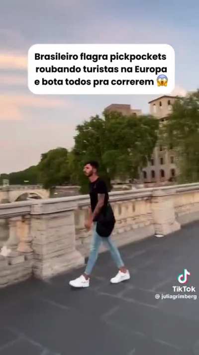 Um v&iacute;deo bastante satisfat&oacute;rio, espero que a moda de dar exposed nos batedores de carteira pegue por aqui tamb&eacute;m.