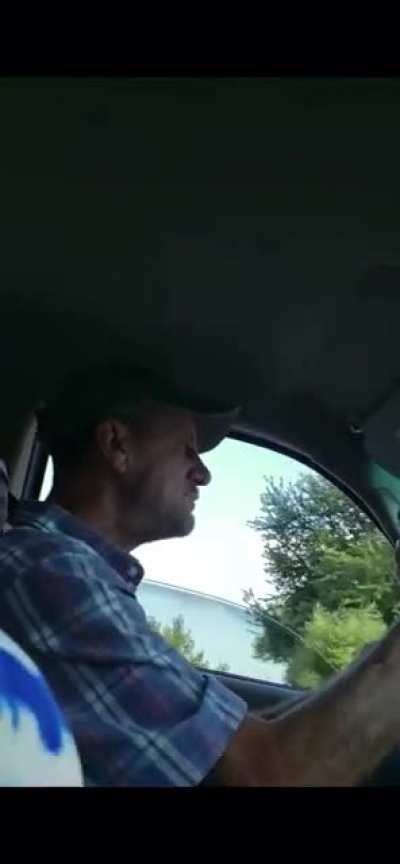 Girl sprays liquid ass in her dad&rsquo;s car