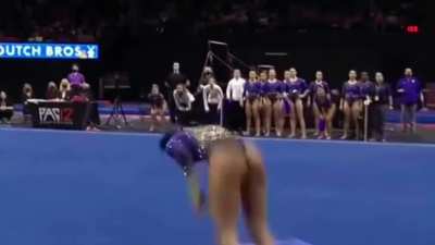 Washington&rsquo;s Amara Cunningham 💜🤍🖤🤸🏾&zwj;♀️