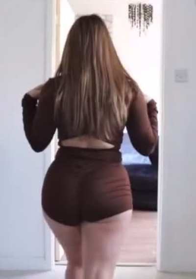 I wanna bite 🍫