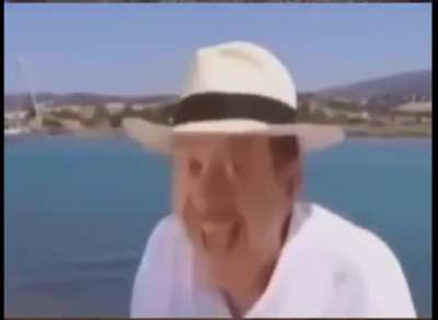 &Omicron; &Mu;&alpha;&mu;&alpha;&lambda;&alpha;&kappa;&eta;&sigmaf; &gamma;&epsilon;&lambda;&alpha;&epsilon;&iota; &pi;&omicron;&lambda;&upsilon;