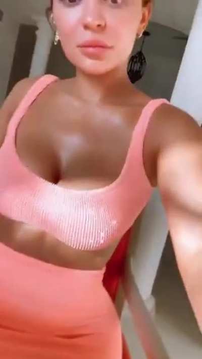 Kylie Jenner Cleavage