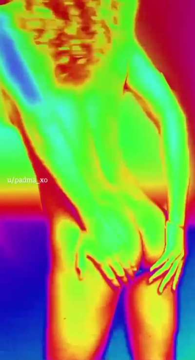 thought this filter would look better over my naked body but didn&rsquo;t realize I&rsquo;d makes my stretch marks look this cool! a psychedelic striptease, enjoy ❣️