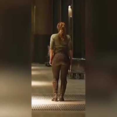 Favorite scene of BDH&rsquo;s JurassTHICC booty in Fallen Kingdom. I wish it was more clear though. Oh well. The best I could do. I hope you enjoy.