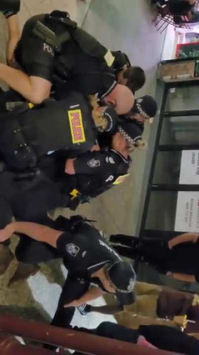 Aus police arrest man not wearing a mask