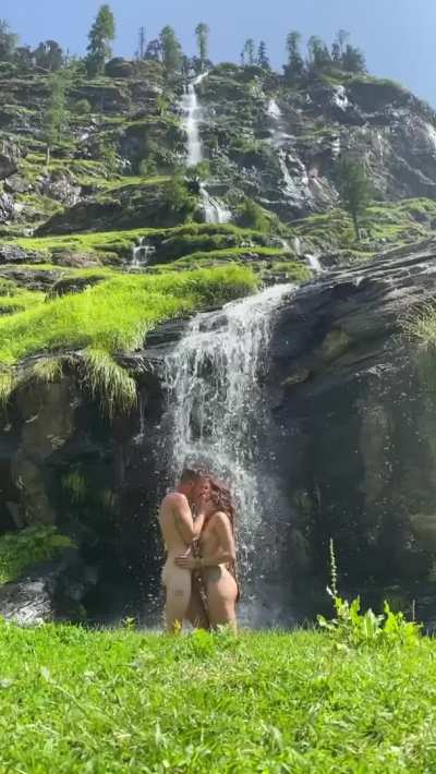 Let&rsquo;s fuck around the 🌎