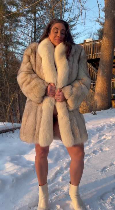 We are now 6 months away from &lsquo;Nude With Just the Fur Coat in the Snow Season&rsquo;, but my Big Bush is Year Round.